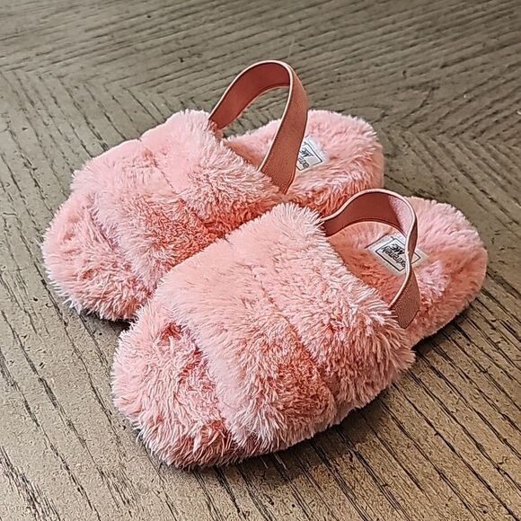 Blush Pink fuzzy slippers size 12 - Picture 5 of 5